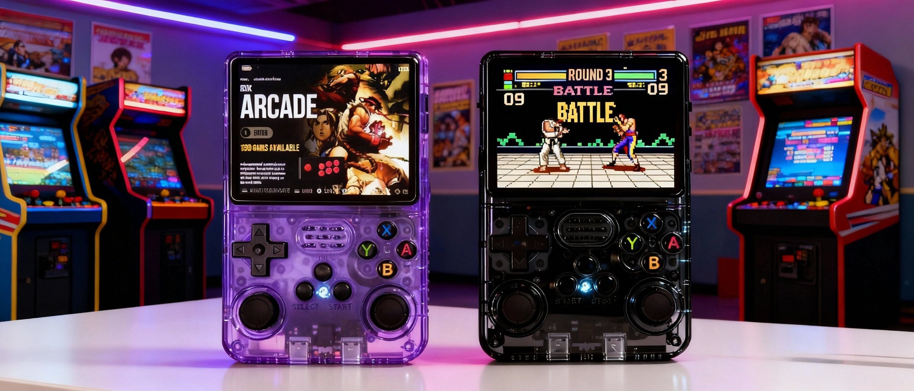 Deux consoles rétro Arcadia affichant des jeux d’arcade dans une salle rétro éclairée, illustrant les défis et opportunités du rétro gaming moderne